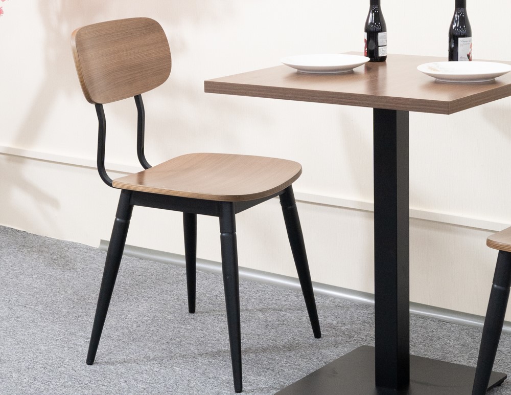 table sets for restaurant